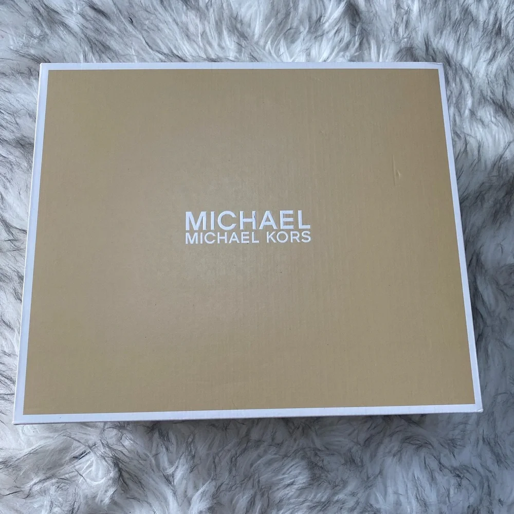 🎉Host Pick! NEW IN BOX! MICHAEL Michael Kors Ellen Wedge - Size 7.5. - Picture 11 of 13